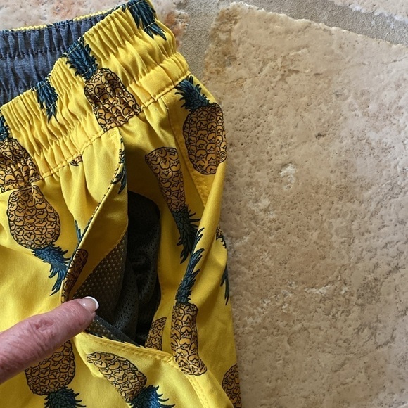 Hurley Volley Swim Trunks Men’s/Boys S Activewear Pineapples Tropical Beach - Picture 5 of 12